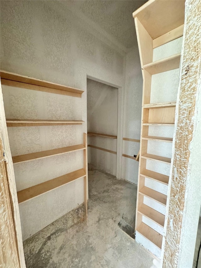 119 N 8th St, Beasley, TX 77417 - view of spacious closet