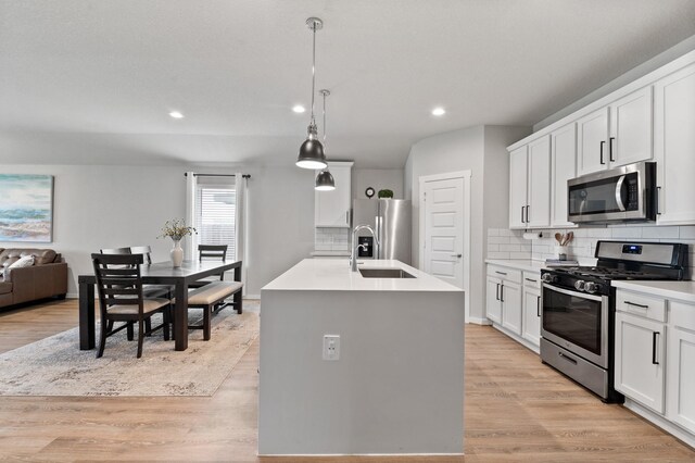 kitchen with backsplash, stainless steel appliances, recessed lighting, and a sink