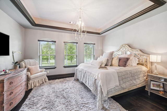 bedroom featuring visible vents, dark wood-style floors, an inviting chandelier, and a raised ceiling