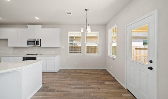 2617 Bisbee Rd, League City, TX 77573 - kitchen with stainless steel appliances, light wood-type flooring, white cabinetry, baseboards, and recessed lighting