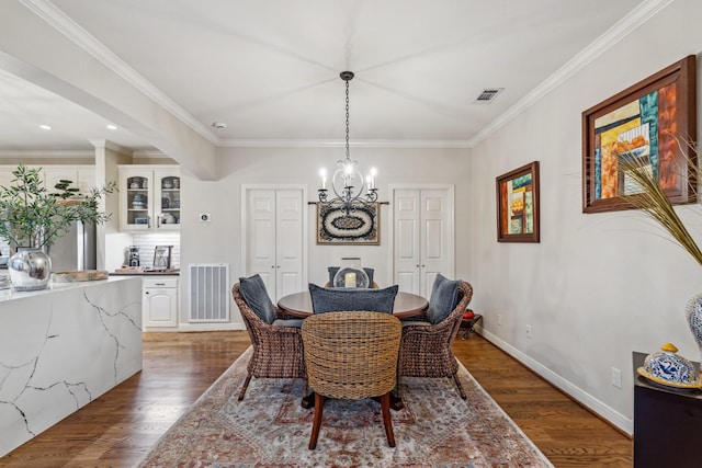 dining space featuring recessed lighting, a notable chandelier, visible vents, and dark wood-type flooring