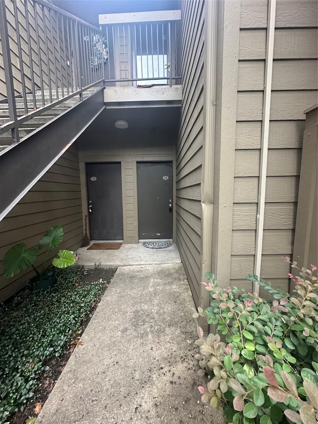 10047 Westpark Dr Unit 73, Houston, TX 77042 - property entrance featuring a balcony