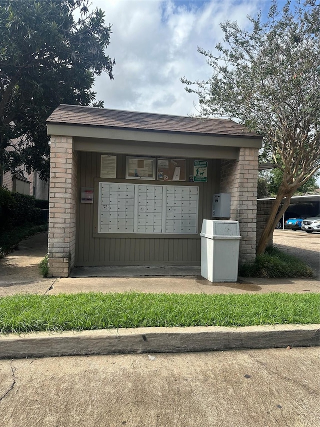 10047 Westpark Dr Unit 73, Houston, TX 77042 - surrounding community featuring mail area