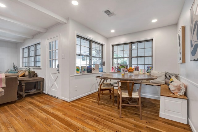 dining area featuring visible vents, light wood-style floors, baseboards, breakfast area, and recessed lighting