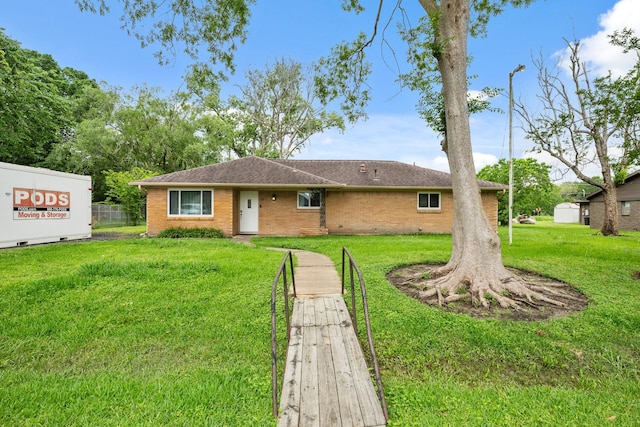 view of front of house featuring brick siding and a front lawn
