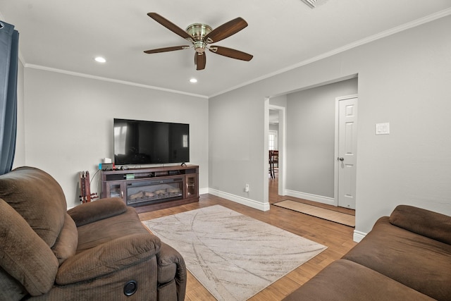 living room with recessed lighting, ceiling fan, and ornamental molding