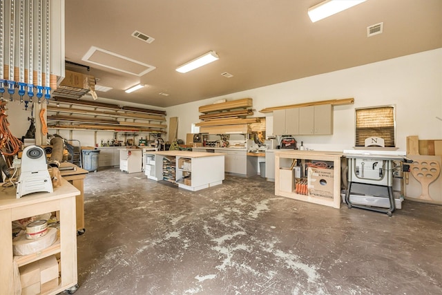 33519 Hillside Dr, Pinehurst, TX 77362 - garage featuring a workshop area