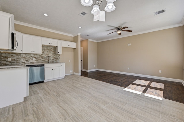 kitchen featuring visible vents, ornamental molding, dishwasher, a ceiling fan, and backsplash
