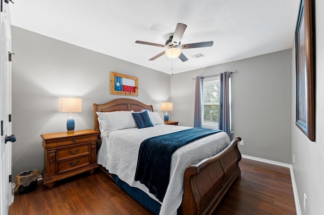 bedroom featuring dark wood-style flooring, baseboards, visible vents, and a ceiling fan