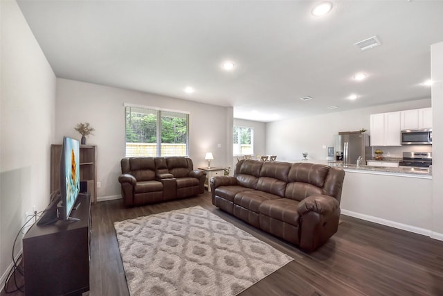 living room with recessed lighting, baseboards, visible vents, and dark wood-style floors