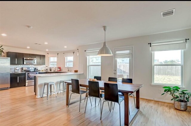 dining space with recessed lighting, baseboards, visible vents, and light wood-style flooring