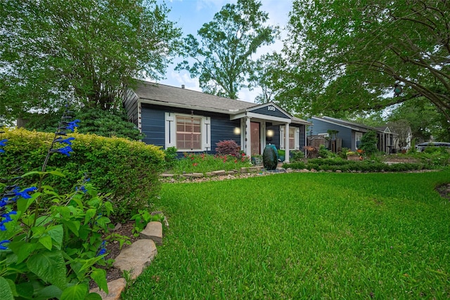 view of front of house featuring a front yard