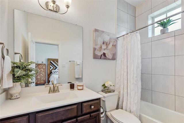 ensuite bathroom featuring vanity, toilet, ensuite bath, and shower / tub combo