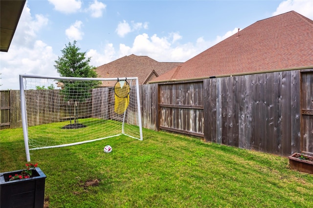 view of yard featuring a fenced backyard
