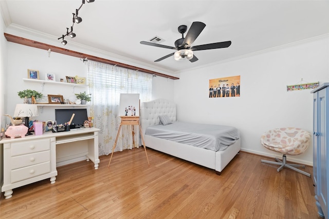 bedroom with crown molding, visible vents, light wood-style floors, baseboards, and a ceiling fan