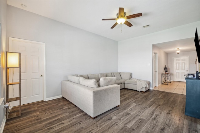 living room with baseboards, a ceiling fan, wood finished floors, and visible vents