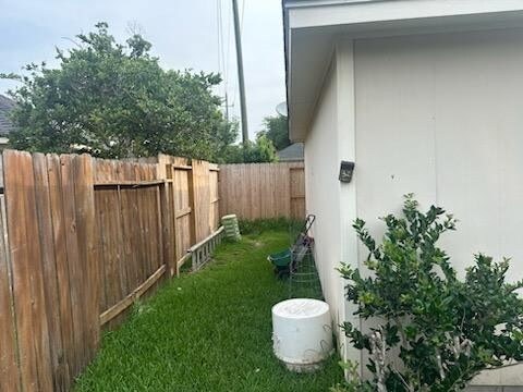 15827 Maple Shores Dr, Houston, TX 77044 - view of yard