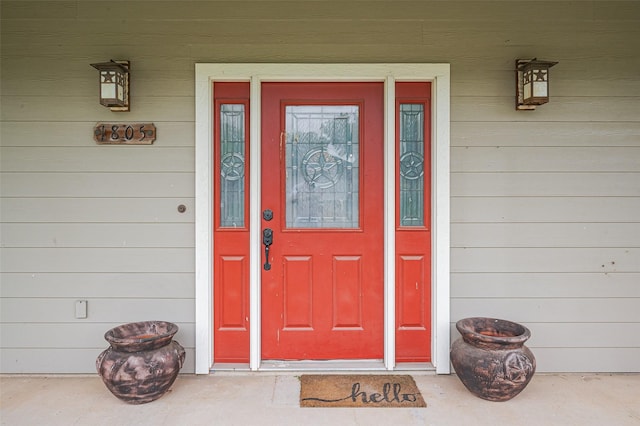 property entrance with covered porch