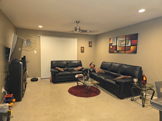living area featuring ceiling fan and recessed lighting