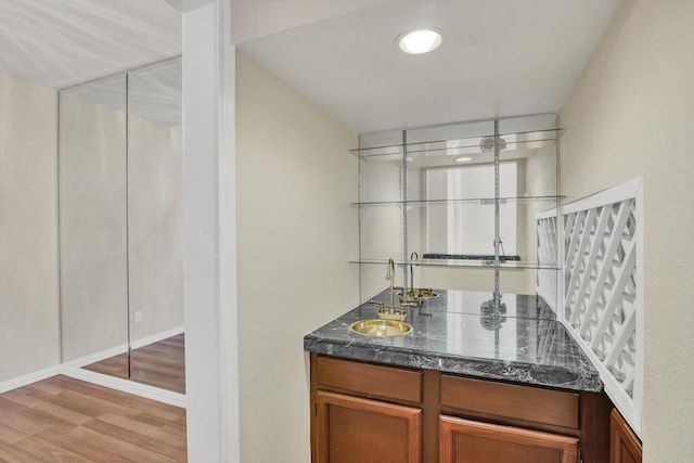 7447 Cambridge St, Houston, TX 77054 - indoor wet bar with light wood-style flooring and baseboards