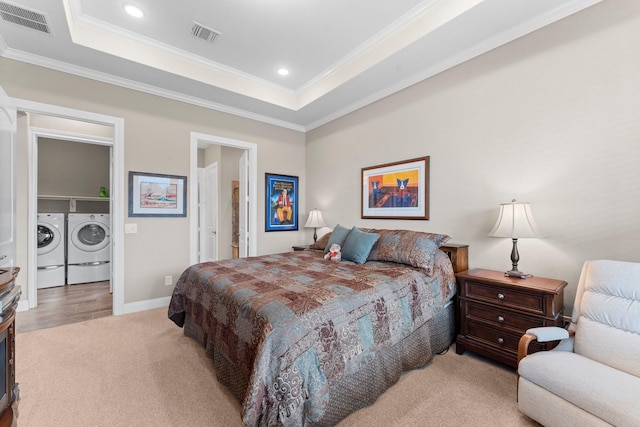 bedroom featuring visible vents, ornamental molding, carpet, and independent washer and dryer
