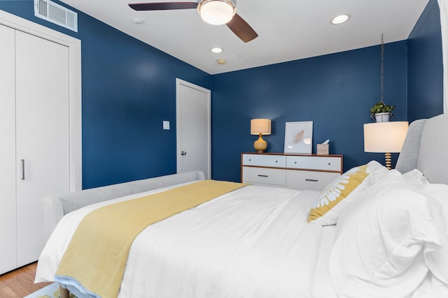 bedroom featuring visible vents, recessed lighting, ceiling fan, and wood finished floors