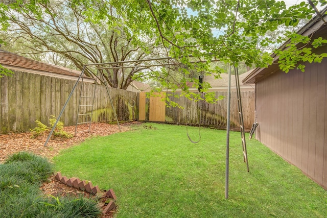 view of yard featuring a fenced backyard