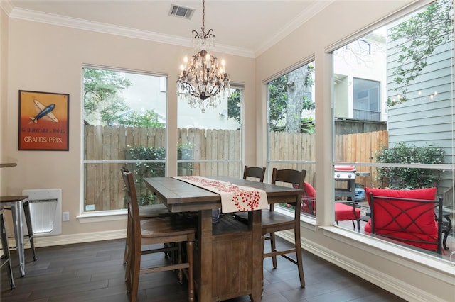 sunroom / solarium featuring a healthy amount of sunlight, a chandelier, and visible vents