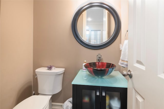 1900 Vermont St Unit B, Houston, TX 77019 - half bath featuring vanity and ornamental molding