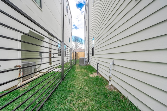 1707 Milby St, Houston, TX 77003 - view of yard with cooling unit