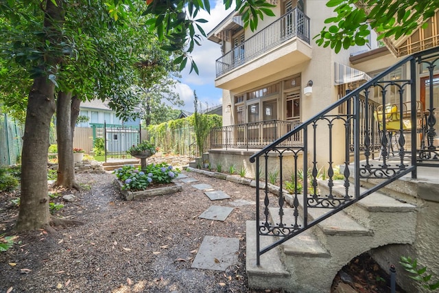 2614 Stanford St, Houston, TX 77006 - view of yard featuring a balcony