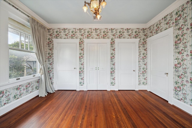 2614 Stanford St, Houston, TX 77006 - unfurnished room with wallpapered walls, baseboards, wood finished floors, ornamental molding, and a chandelier