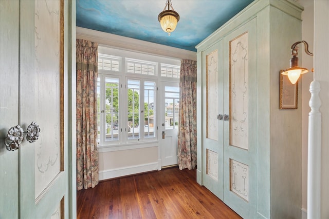 2614 Stanford St, Houston, TX 77006 - entryway featuring hardwood / wood-style flooring and baseboards