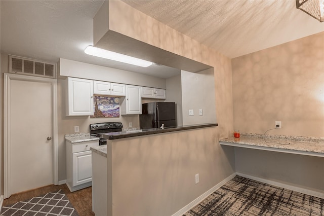 kitchen with visible vents, a peninsula, baseboards, white cabinetry, and black appliances