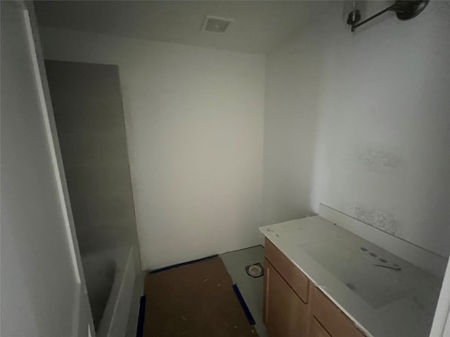 27111 Bel Air Point Ln, Katy, TX 77493 - bathroom featuring a washtub, visible vents, and vanity