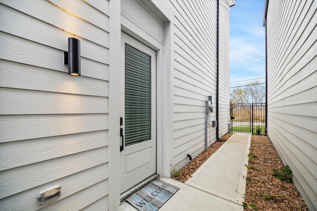 entrance to property with fence