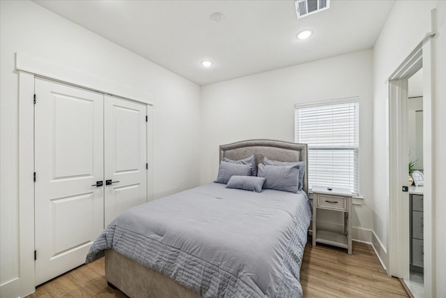 bedroom featuring light wood-style flooring, a closet, recessed lighting, and baseboards