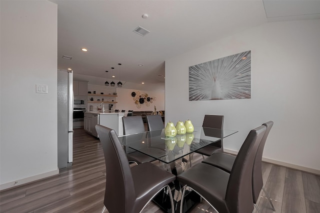 dining room featuring recessed lighting, baseboards, dark wood-style floors, and visible vents