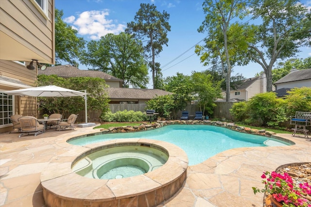 view of pool featuring a patio, a fenced backyard, an in ground hot tub, and a fenced in pool