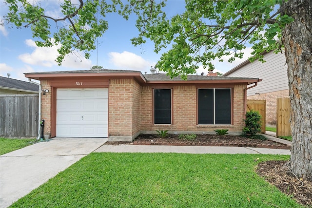 ranch-style home featuring fence, a front lawn, and brick siding