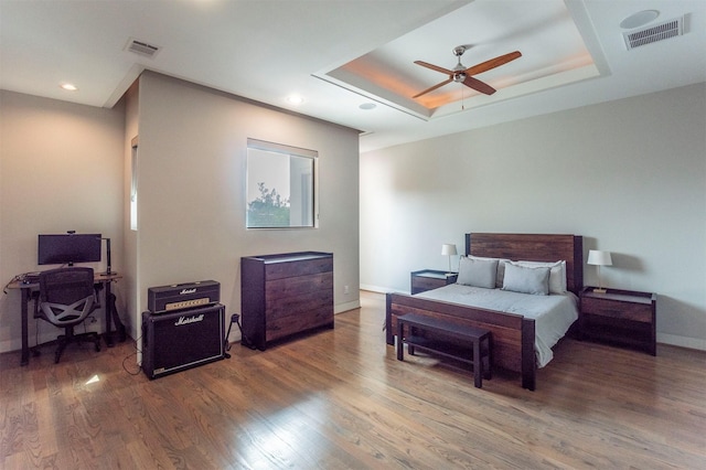 bedroom featuring visible vents, recessed lighting, baseboards, and wood finished floors