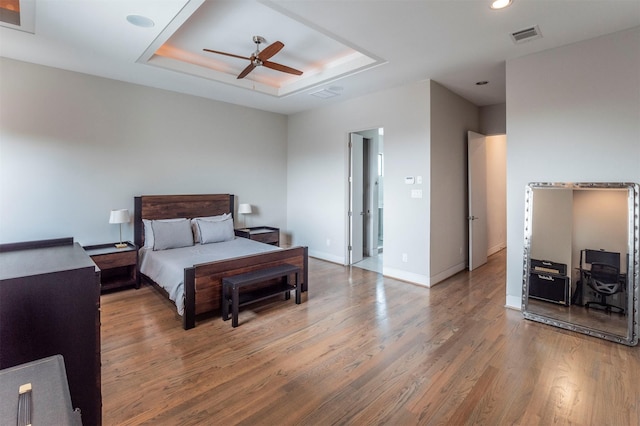 bedroom with visible vents, wood finished floors, baseboards, ceiling fan, and recessed lighting