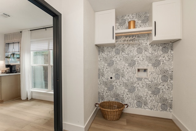 room details with baseboards, wood finished floors, and visible vents
