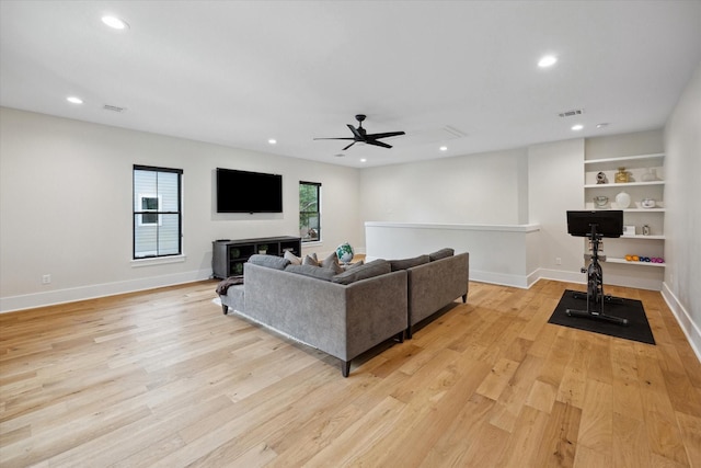 living area with light wood-style floors, recessed lighting, a ceiling fan, baseboards, and visible vents