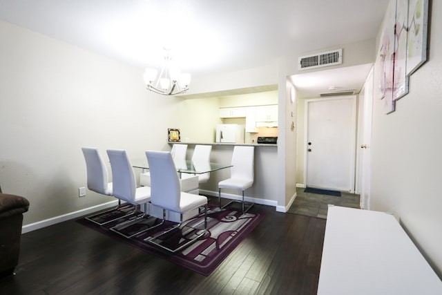 dining space featuring an inviting chandelier, baseboards, dark wood-style floors, and visible vents