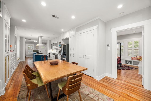 dining room featuring recessed lighting, baseboards, visible vents, and light wood finished floors