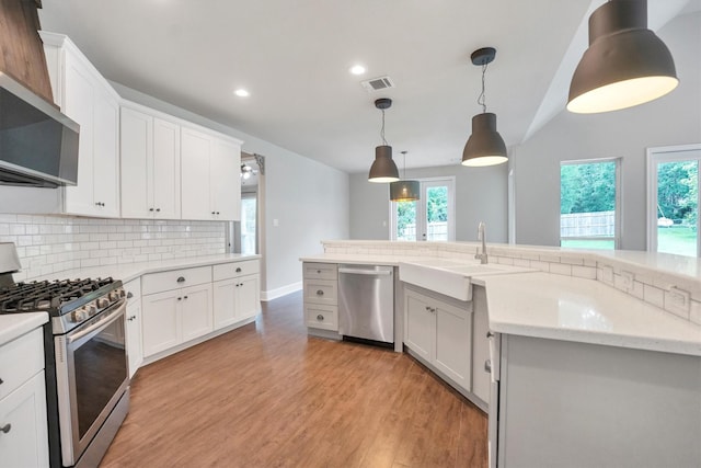 kitchen with appliances with stainless steel finishes, a sink, light wood finished floors, recessed lighting, and visible vents