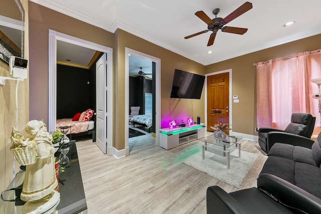 12832 Willow Centre Dr, Houston, TX 77066 - living area with crown molding, light wood-style floors, a ceiling fan, baseboards, and recessed lighting