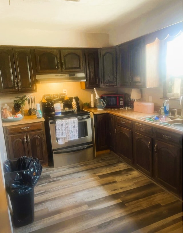 1423 Fm 1512, Jewett, TX 75846 - kitchen featuring electric stove, under cabinet range hood, a sink, light countertops, and wood finished floors