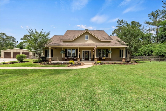 view of front of property featuring fence, a porch, and a front yard